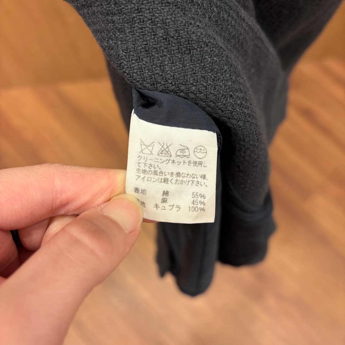 이세이미야케 플랜테이션 7부 코튼 린넨 롱 자켓 후면 핀턱 디테일 차콜 상품이미지7