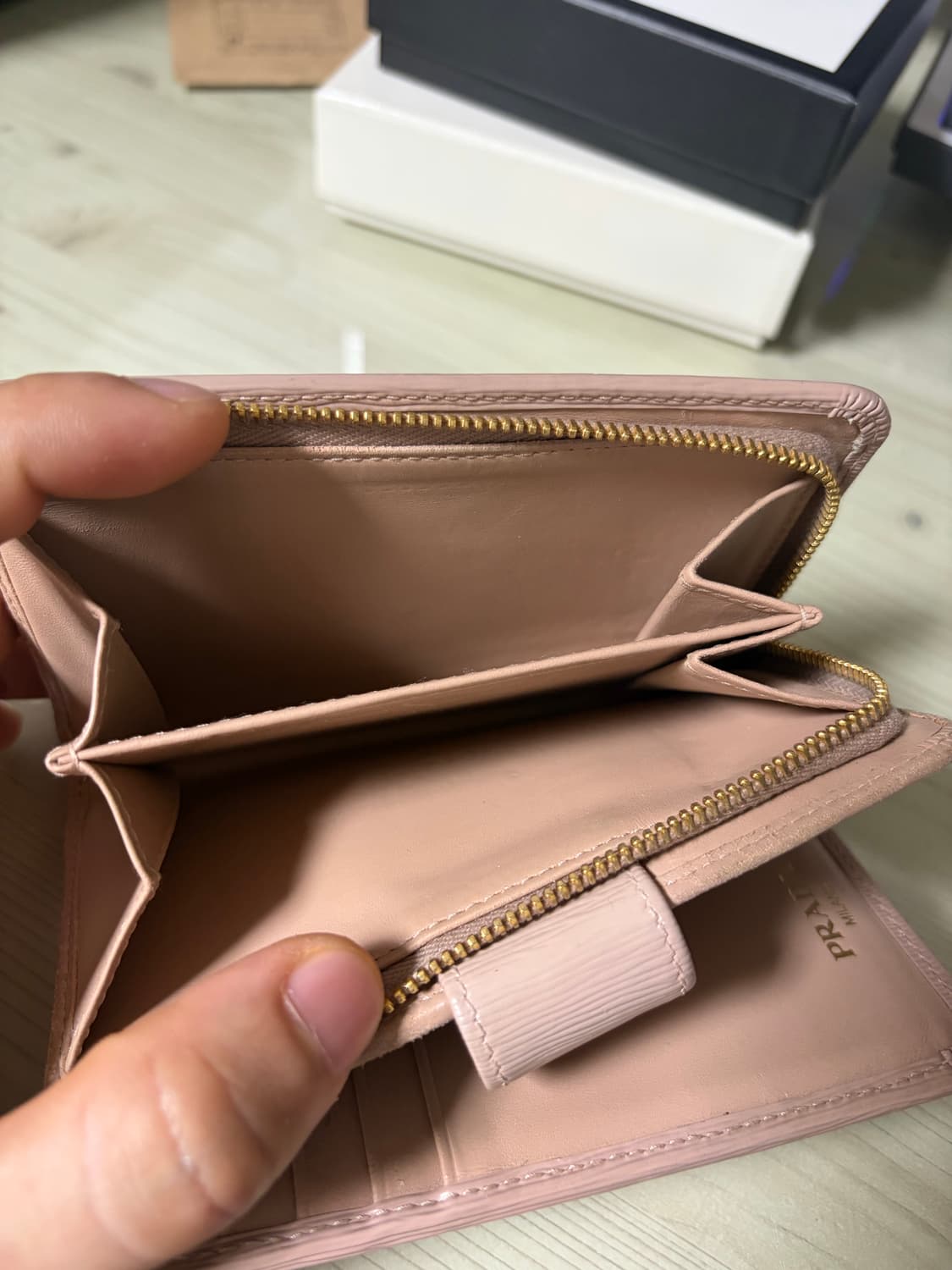 프라다 사피아노 레더 중지갑 파우더 핑크 상품이미지4