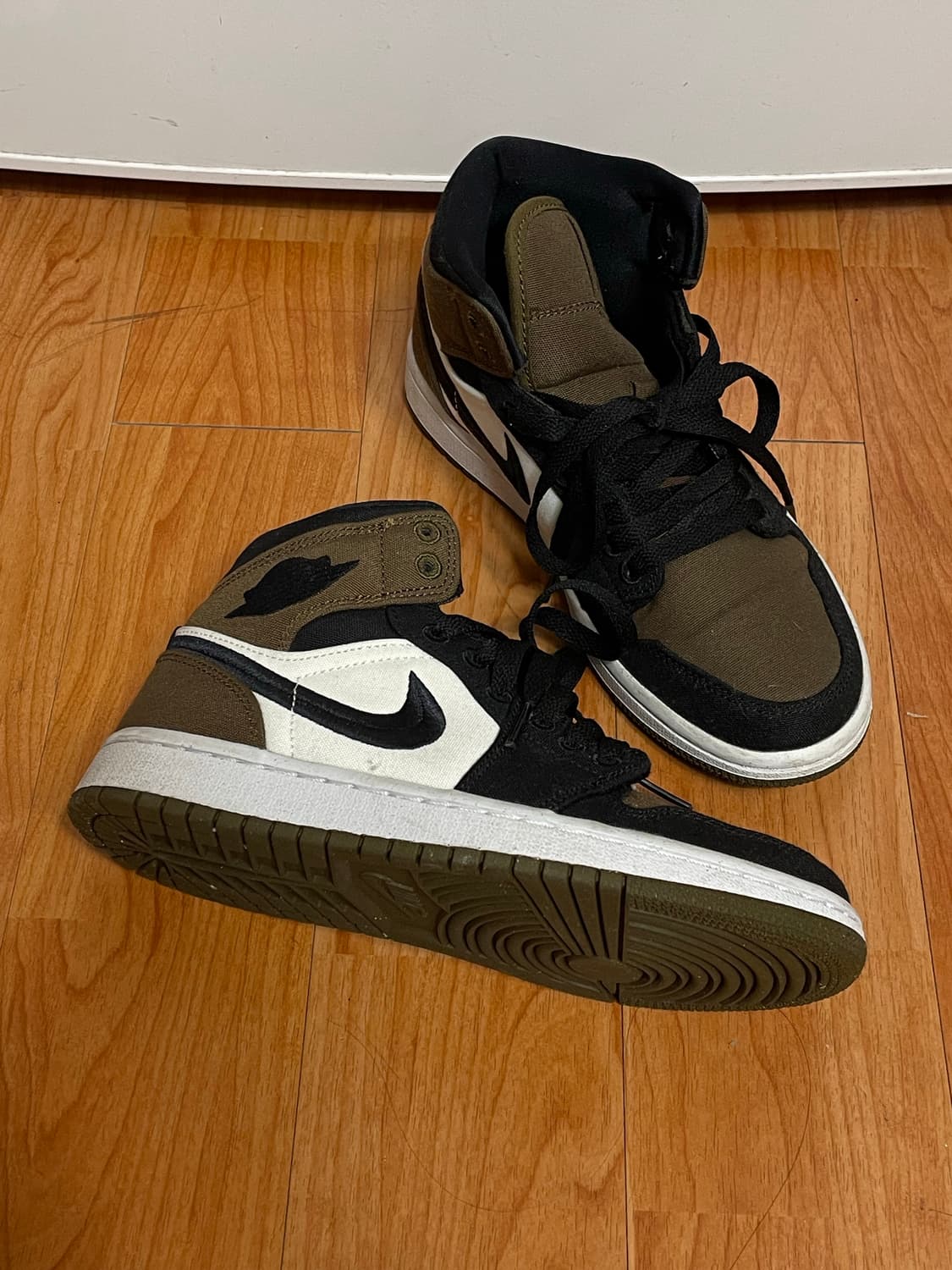 나이키 에어 조던 1 미드 SE (225) 상품이미지2