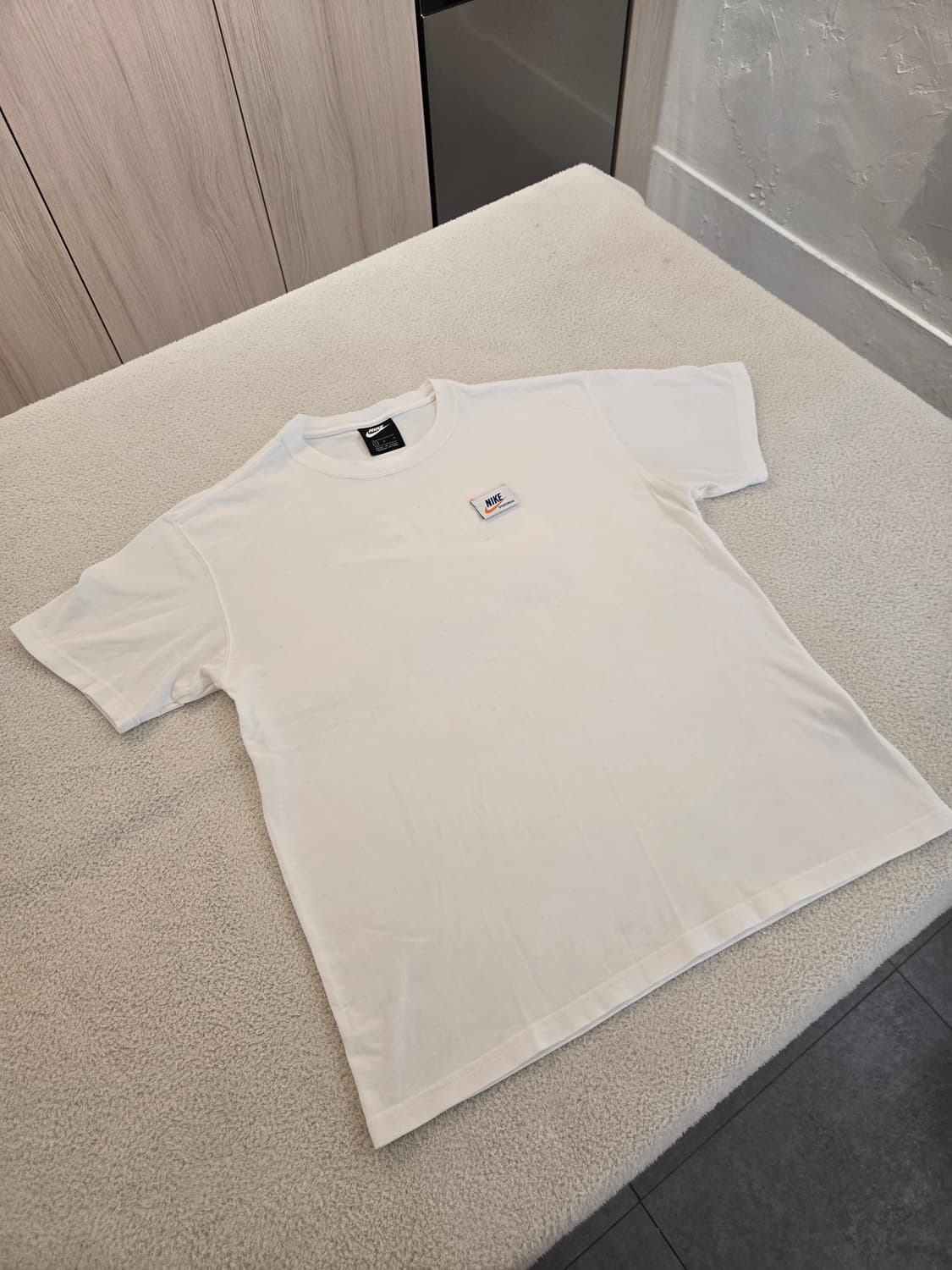 나이키 흰색 반팔 티셔츠 L (실수로 거꾸로 입어도 됨) 상품이미지3