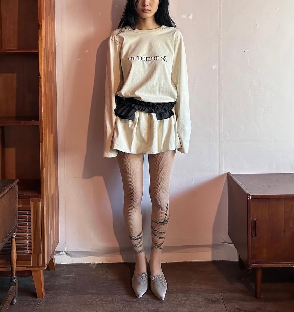 Gyeong 그래픽 미니 드레스 챠콜 상품이미지1