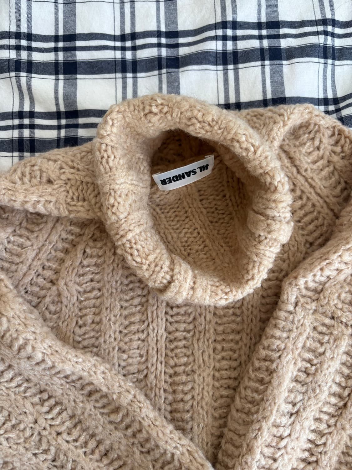 질샌더 목폴라 스웨터 베이지 상품이미지1