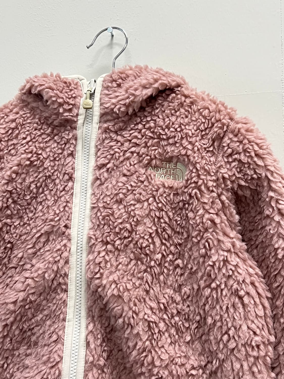 노스페이스 키즈 리버시블 양털 셰르파 후드자켓 베이비핑크 상품이미지3