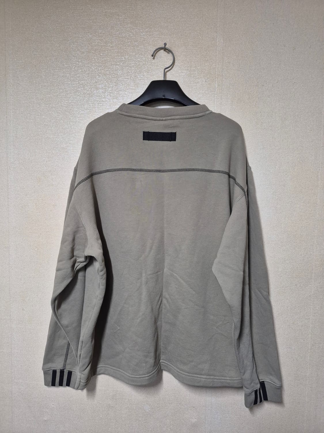 아디다스 카키 맨투맨 상품이미지3