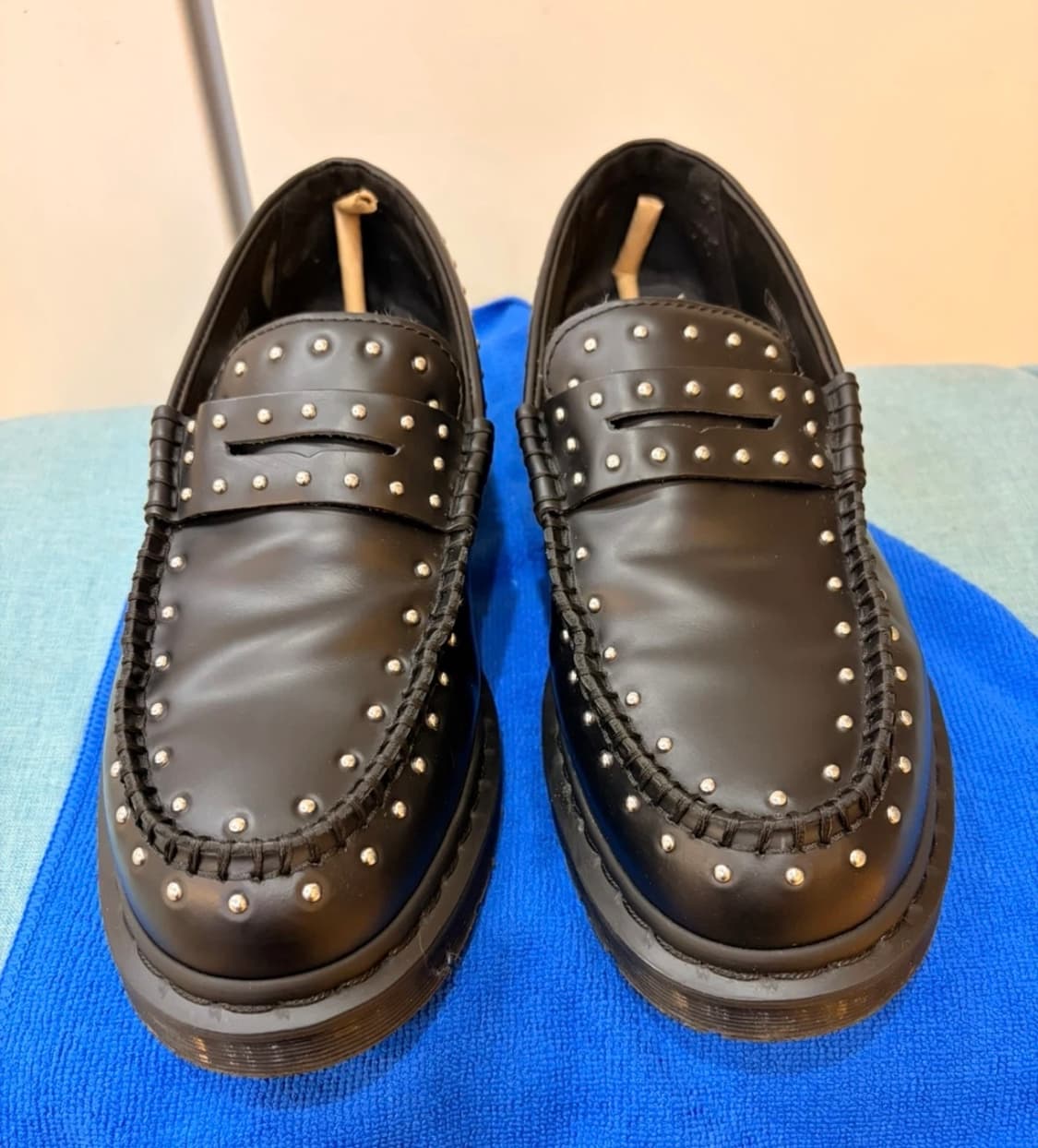 닥터마틴 슈프림 스터드 팬톤 로퍼 270 상품이미지1