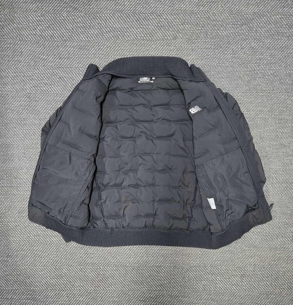 뉴발란스 24ss  블랙 다운패딩점퍼 경량패딩 상품이미지3