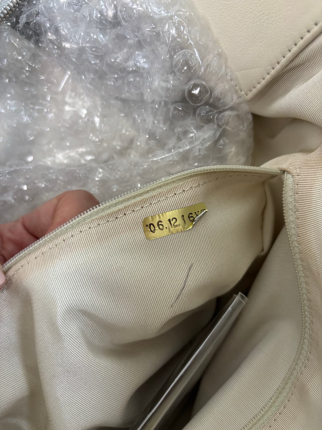 샤넬 램스킨 쉐브론 보스턴백 아이보리 10번대 상품이미지9