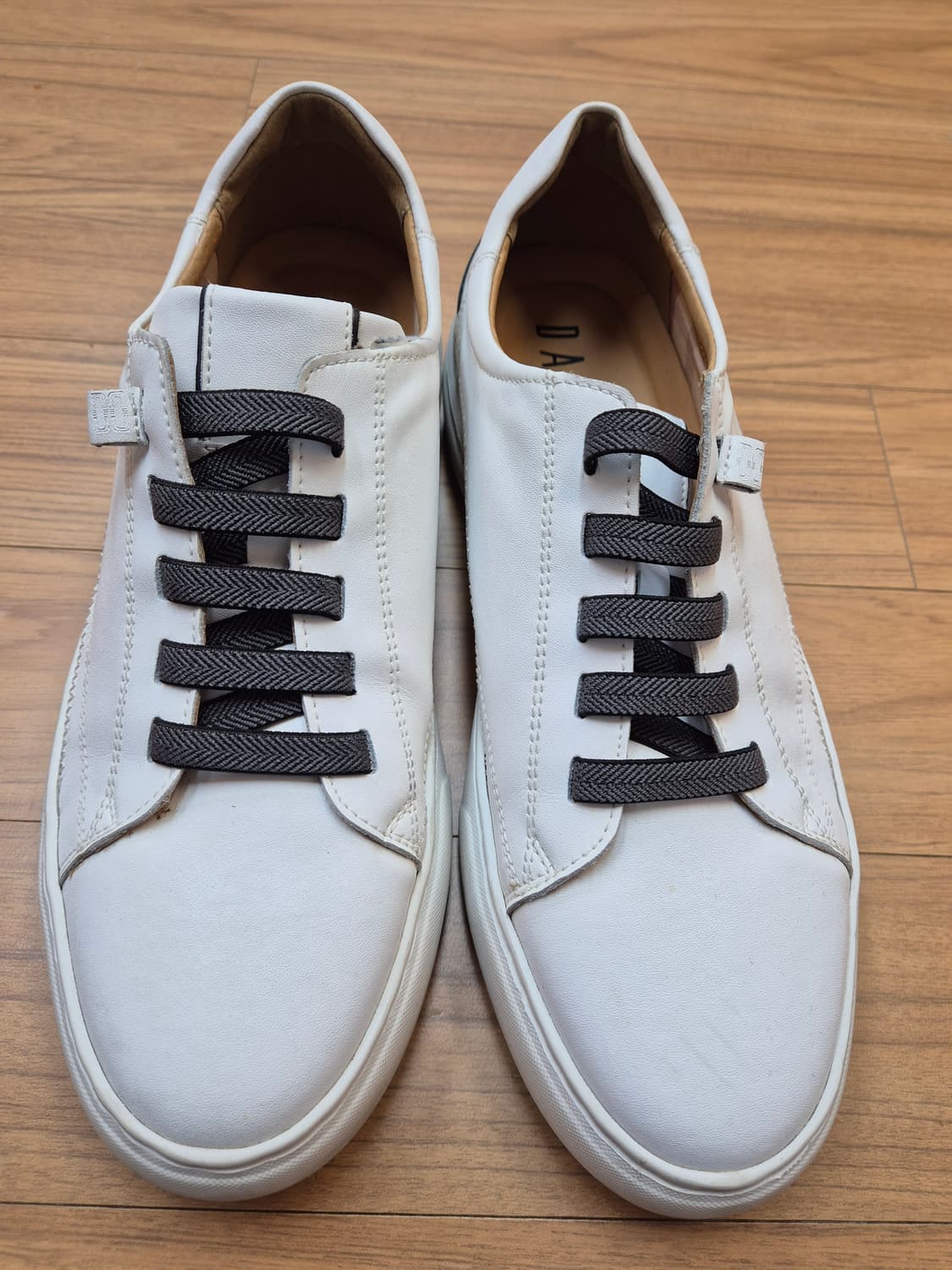 닥스 흰색 가죽 스니커즈 275mm입니다. 흰색 스니커즈라 전체적으로 사 상품이미지1