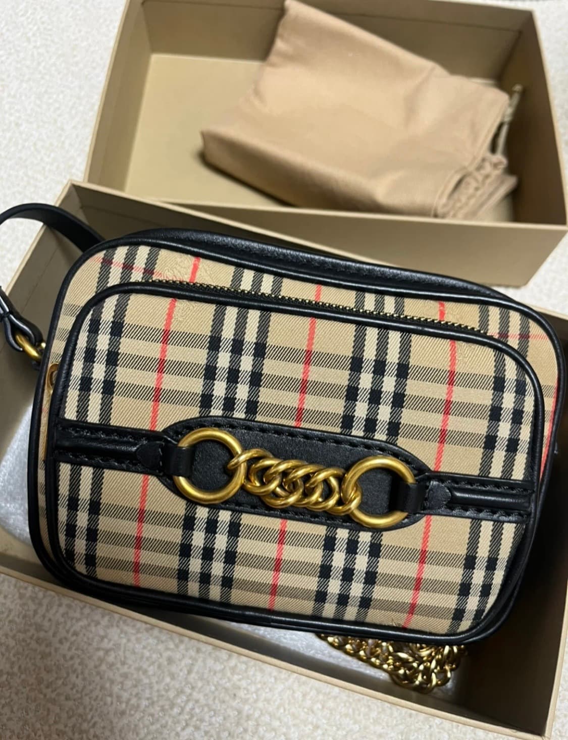 버버리 카메라백 체크 체인 크로스백 상품이미지2