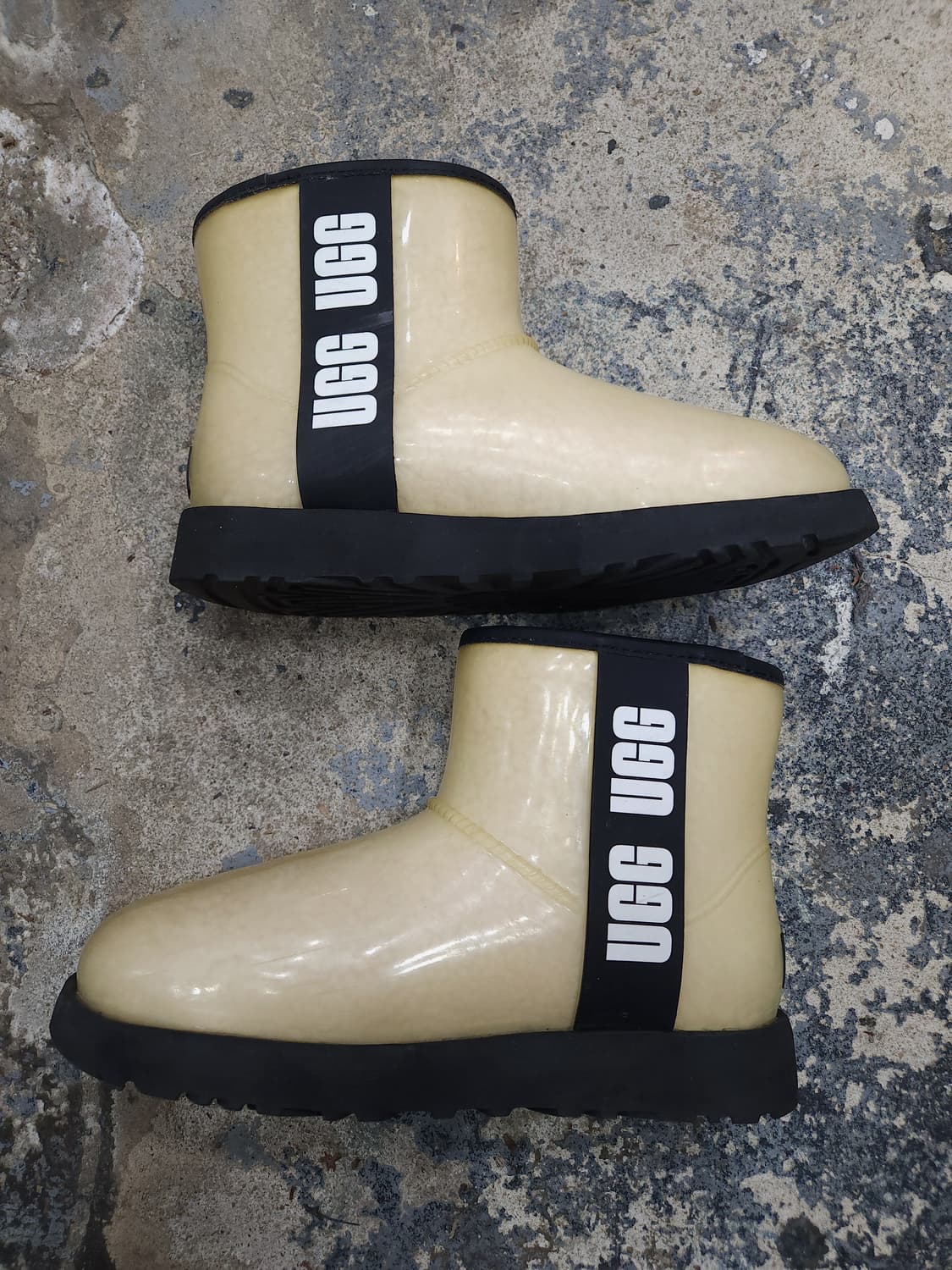 어그 클래식 클리어 미니부츠

240mm 상품이미지1