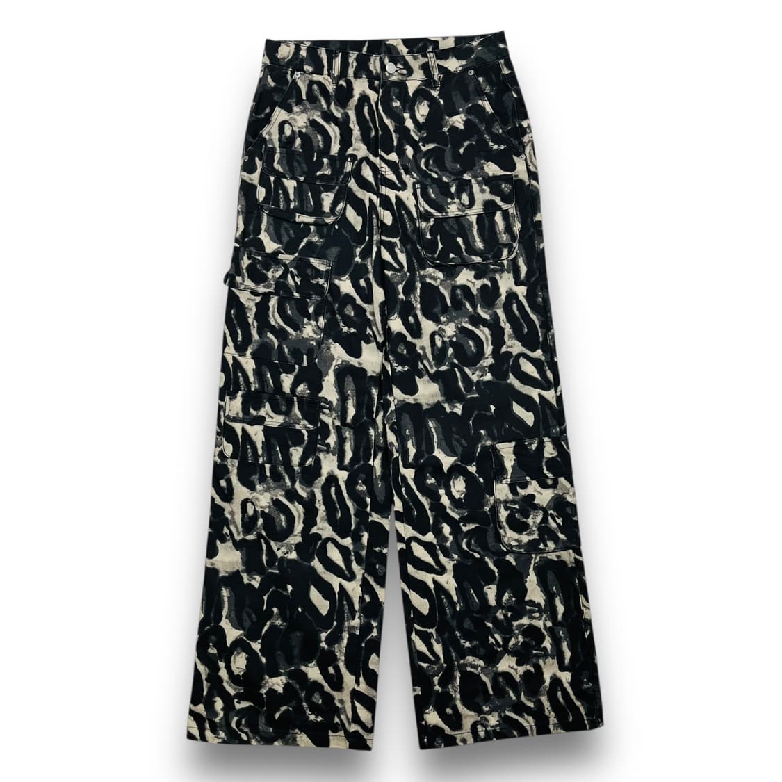 NO ONE ELSE Animal Wide Cargo Pants 상품이미지1