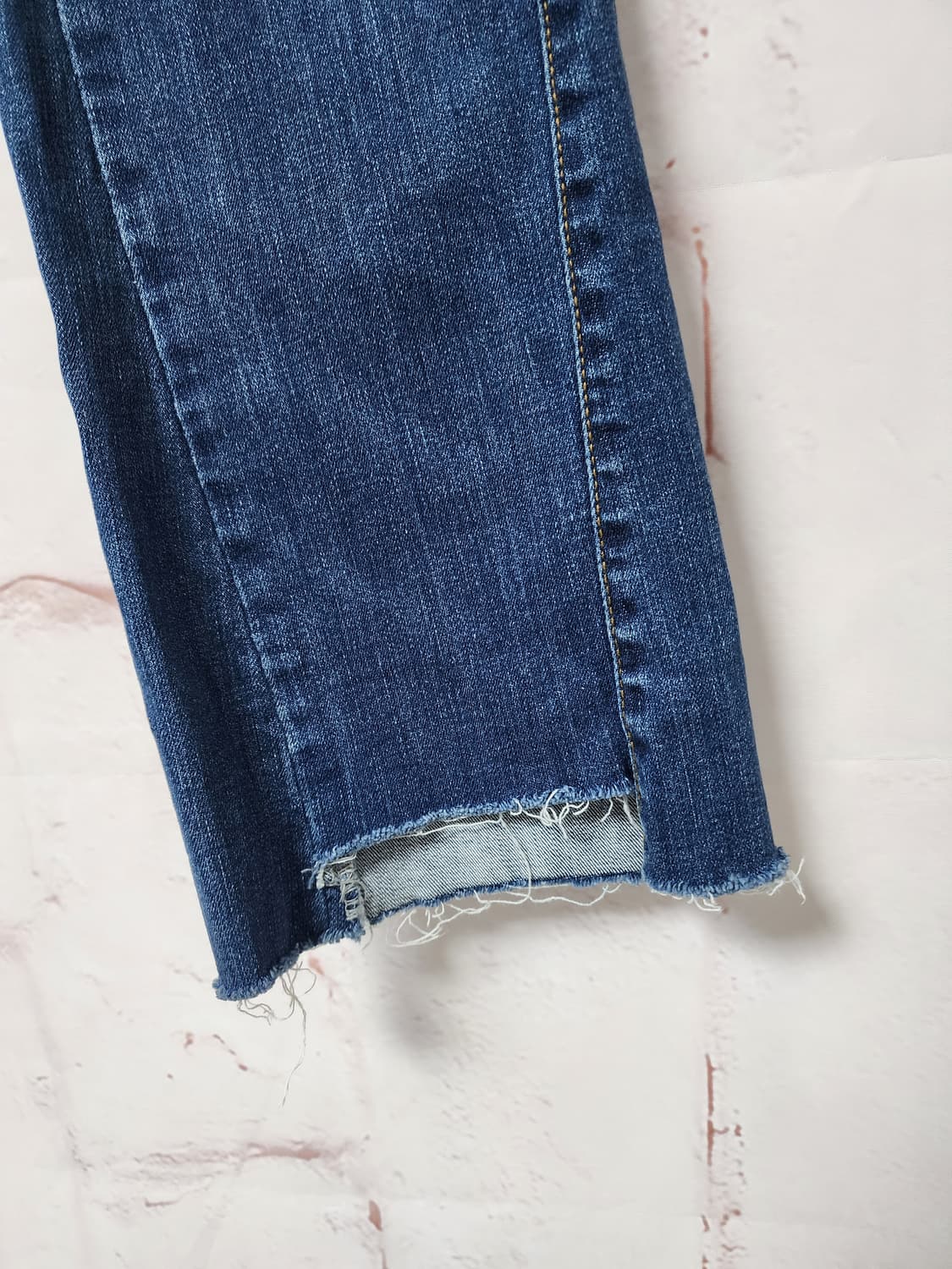 산드로 데님 부츠컷 청바지
컷팅 디테일이 살아있는 디자인입니다. 
스판으 상품이미지3