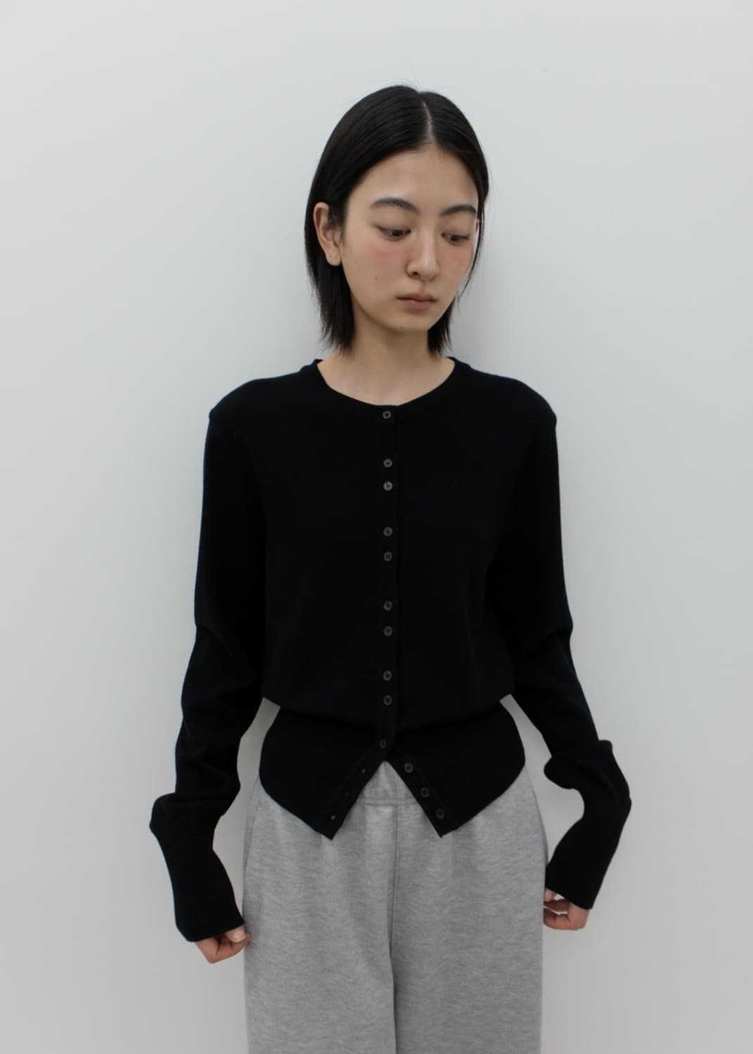 버튼 가디건 블랙 상품이미지1
