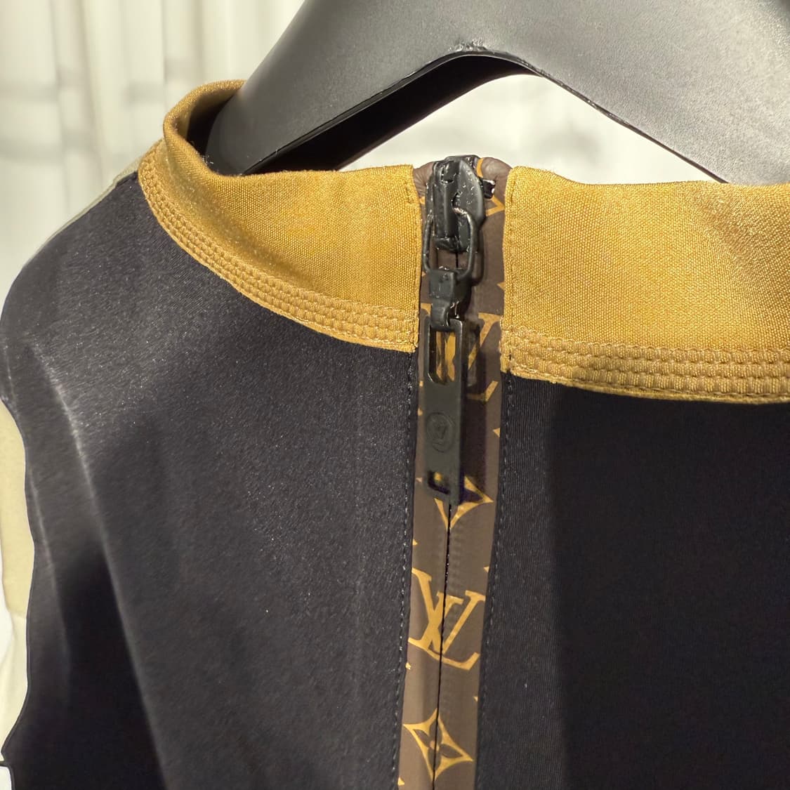 (38) 루이비통 FIRO64NHY 모노그램 드레스 상품이미지4