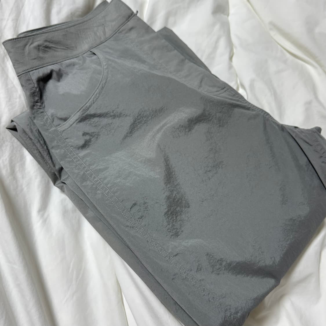 새상품 아모멘토 24ss 나일론 팬츠 상품이미지3