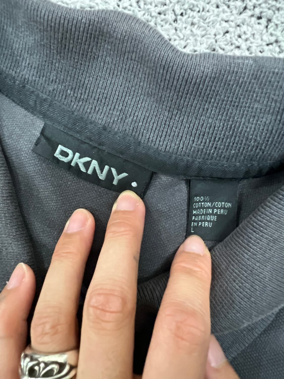 (L) DKNY 스몰 자수 로고 카라 티 상품이미지3