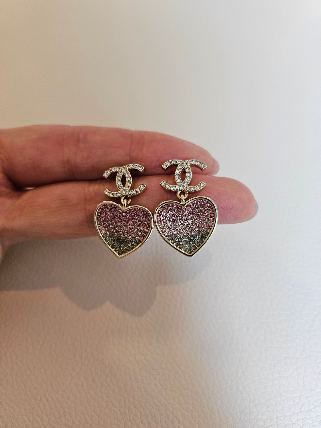 샤넬 업사이클링 하트 큐빅 드롭 귀걸이 상품이미지6