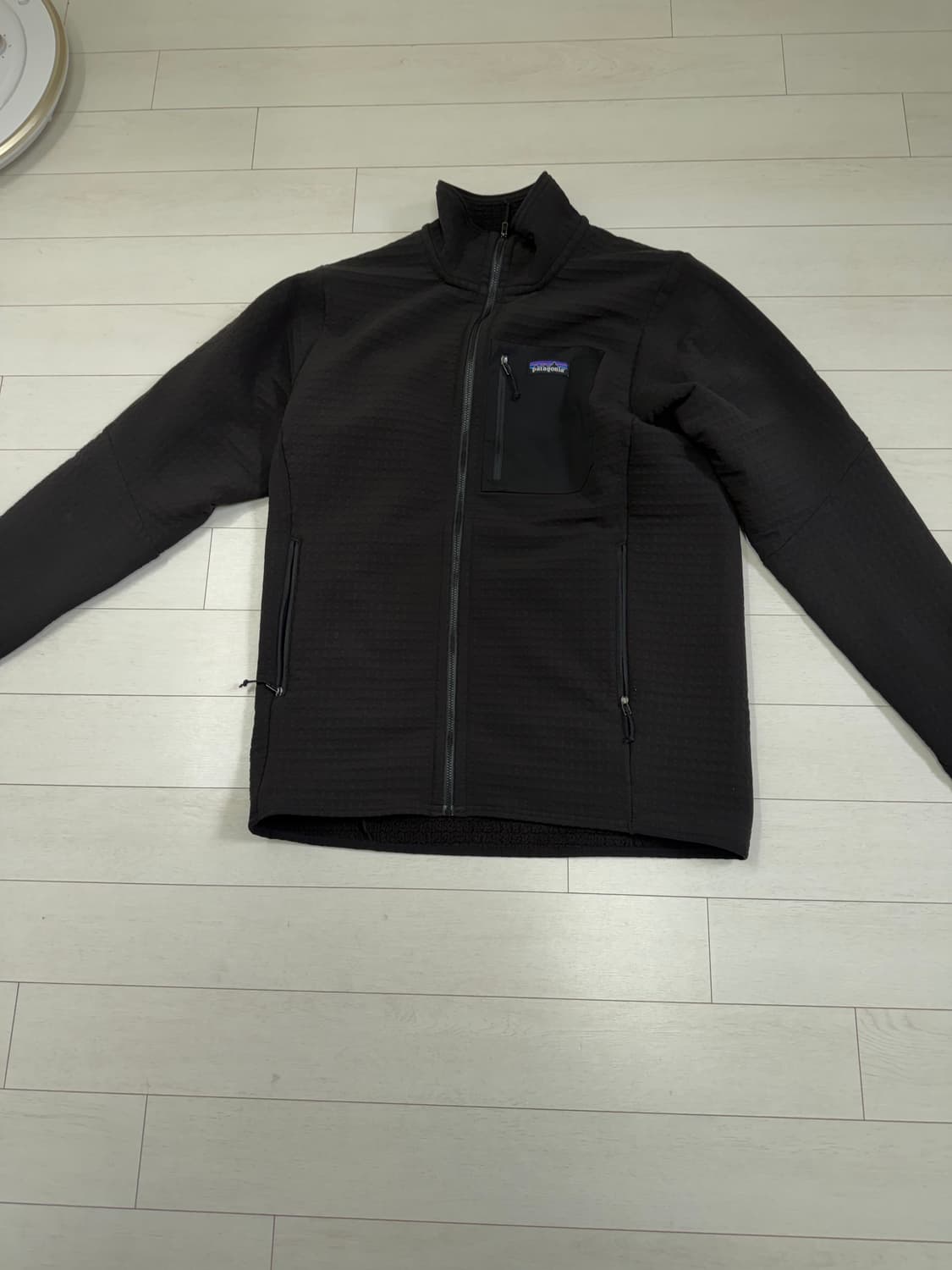 파타고니아 R2  자켓 블랙 M 사이즈  사진찍고 절대 안입습니다  상태 상품이미지1