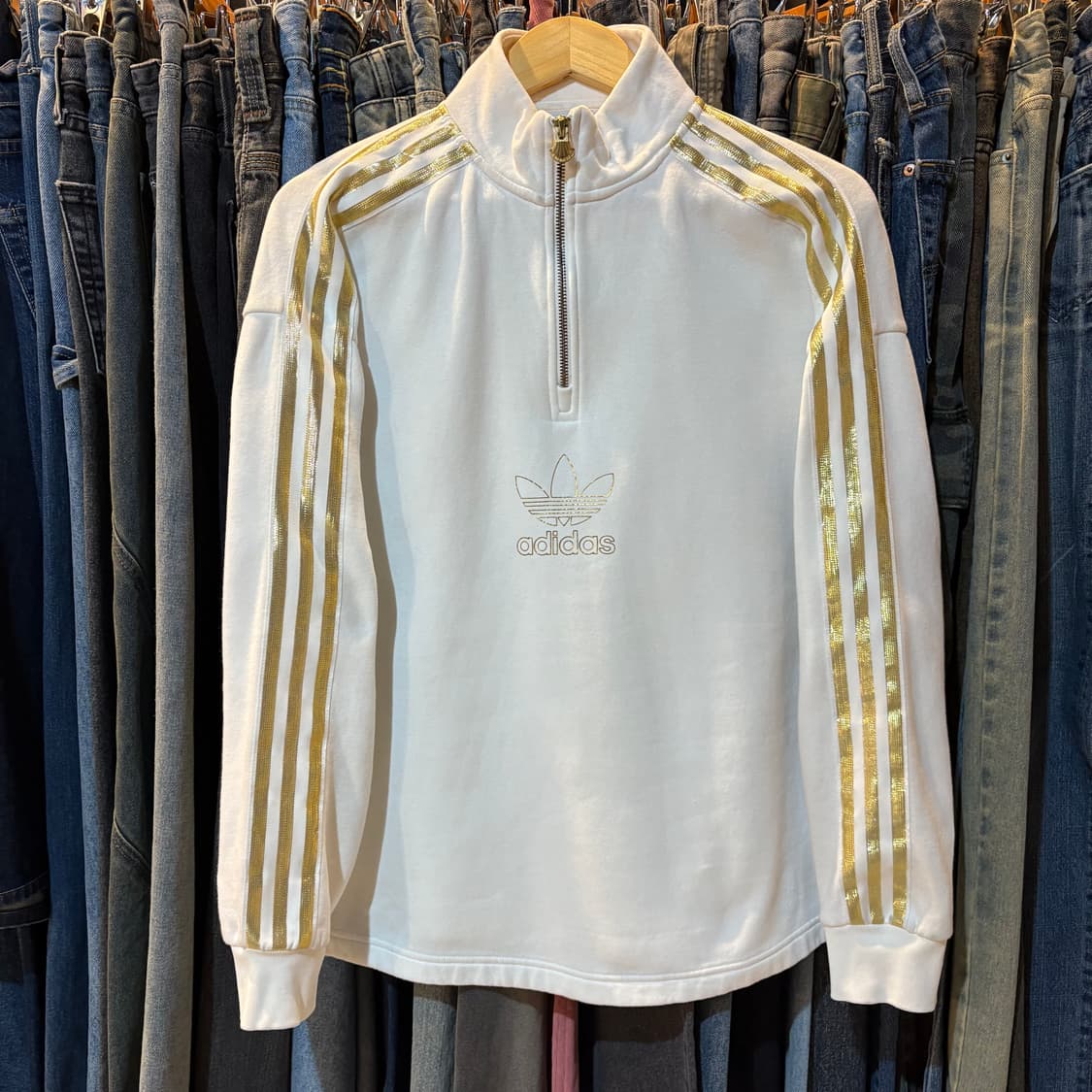 아디다스 흰/금 삼선 하프넥 기모 반집업 상품이미지3