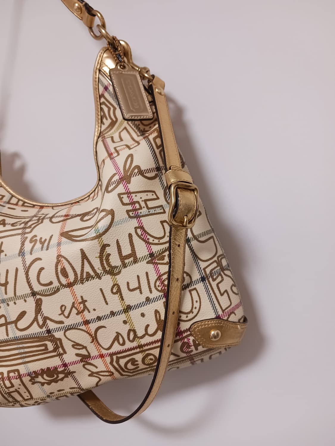코치  골드 그라피티 숄더백 상품이미지4
