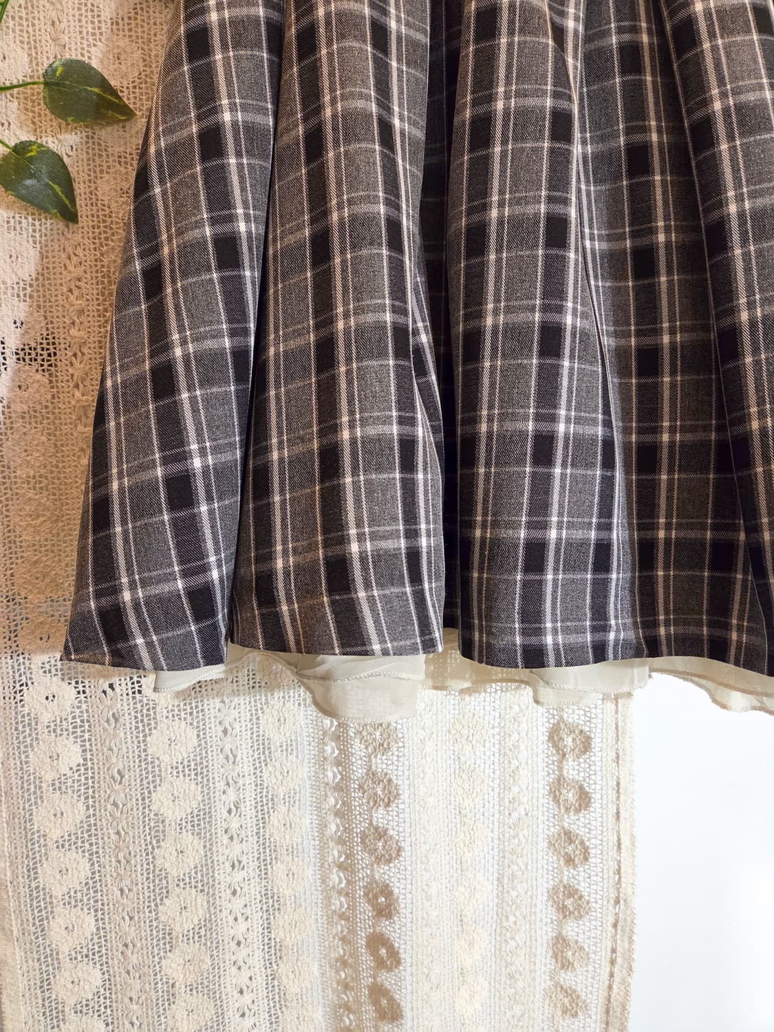 아일렛 체크 미디 스커트 상품이미지3