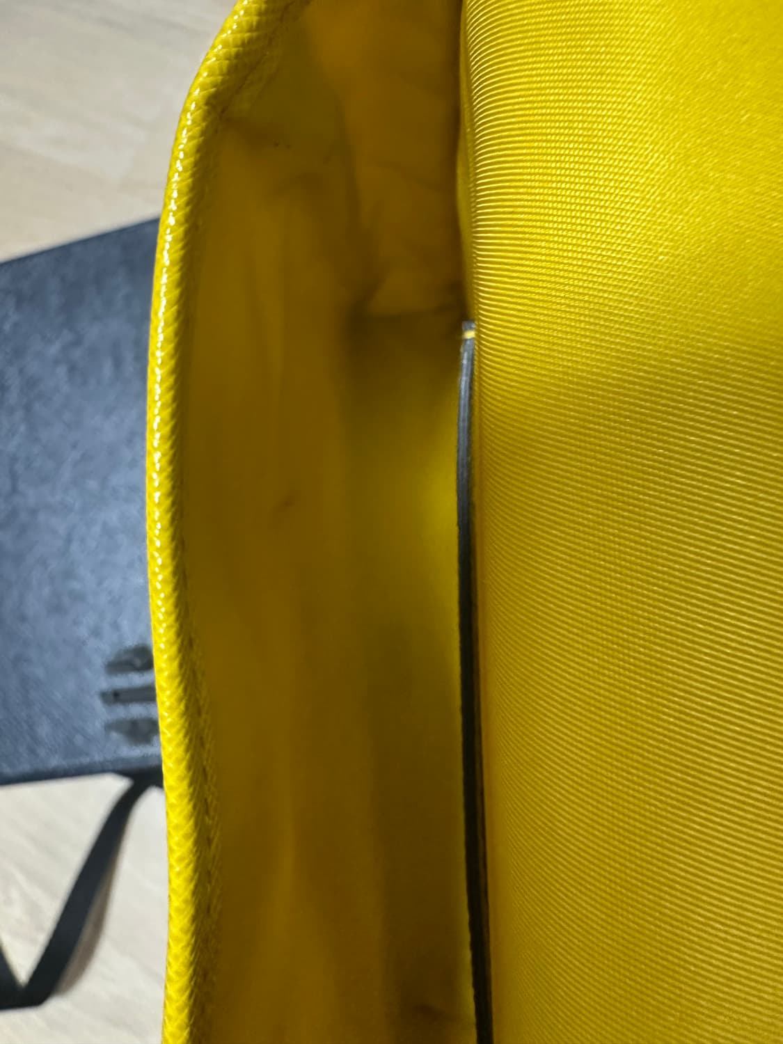 프라다 크로스백 엘로우 상품이미지3