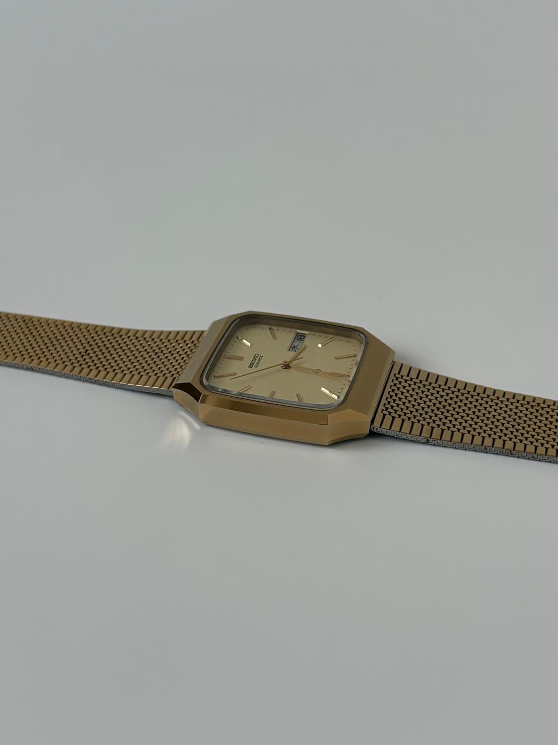 1980s Chariot Texture Gold Square Quartz 상품이미지7