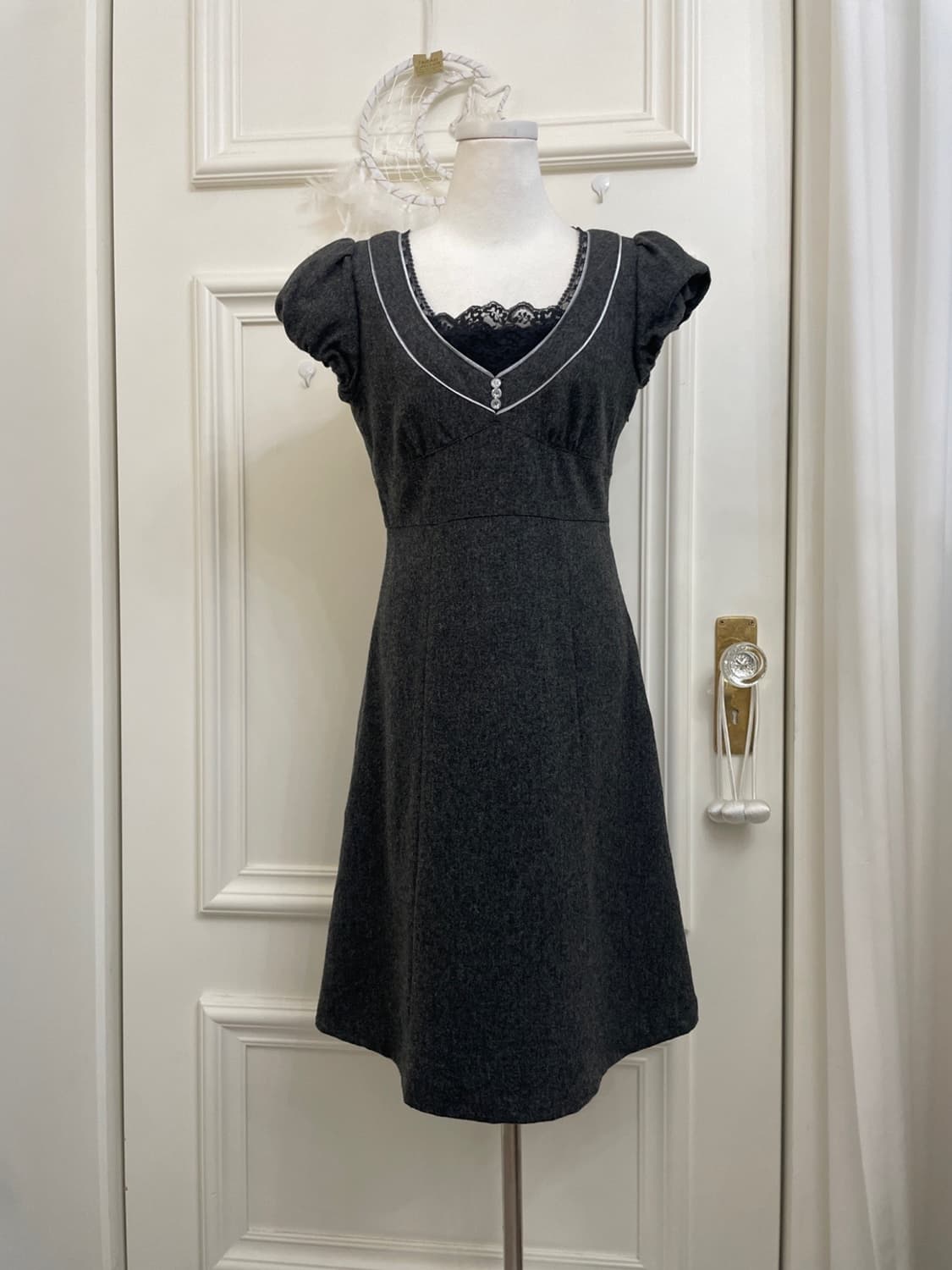 IMAGE charcoal lace trim french sleeve l 상품이미지1