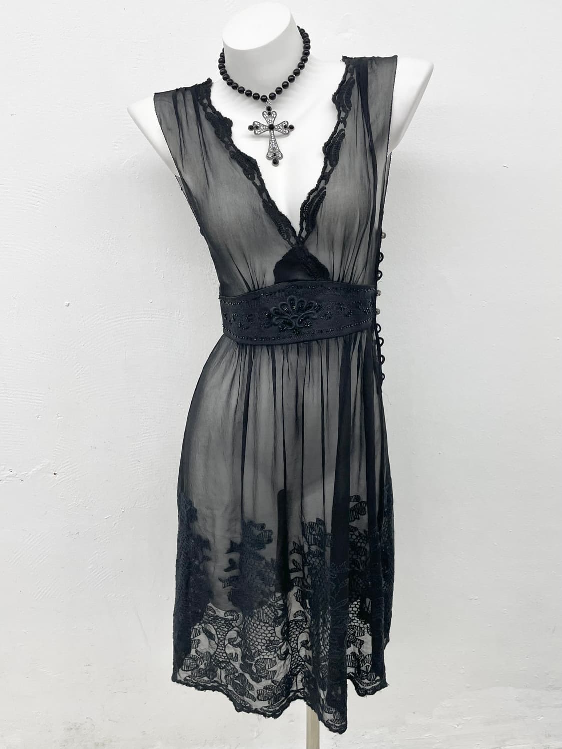 블랙페어리 실크 자수 디테일 원피스 상품이미지1