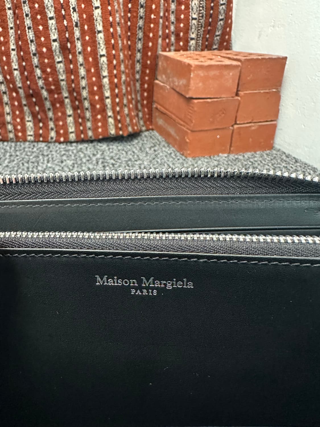 메종 마르지엘라 블랙 레더 지퍼 장지갑 상품이미지5