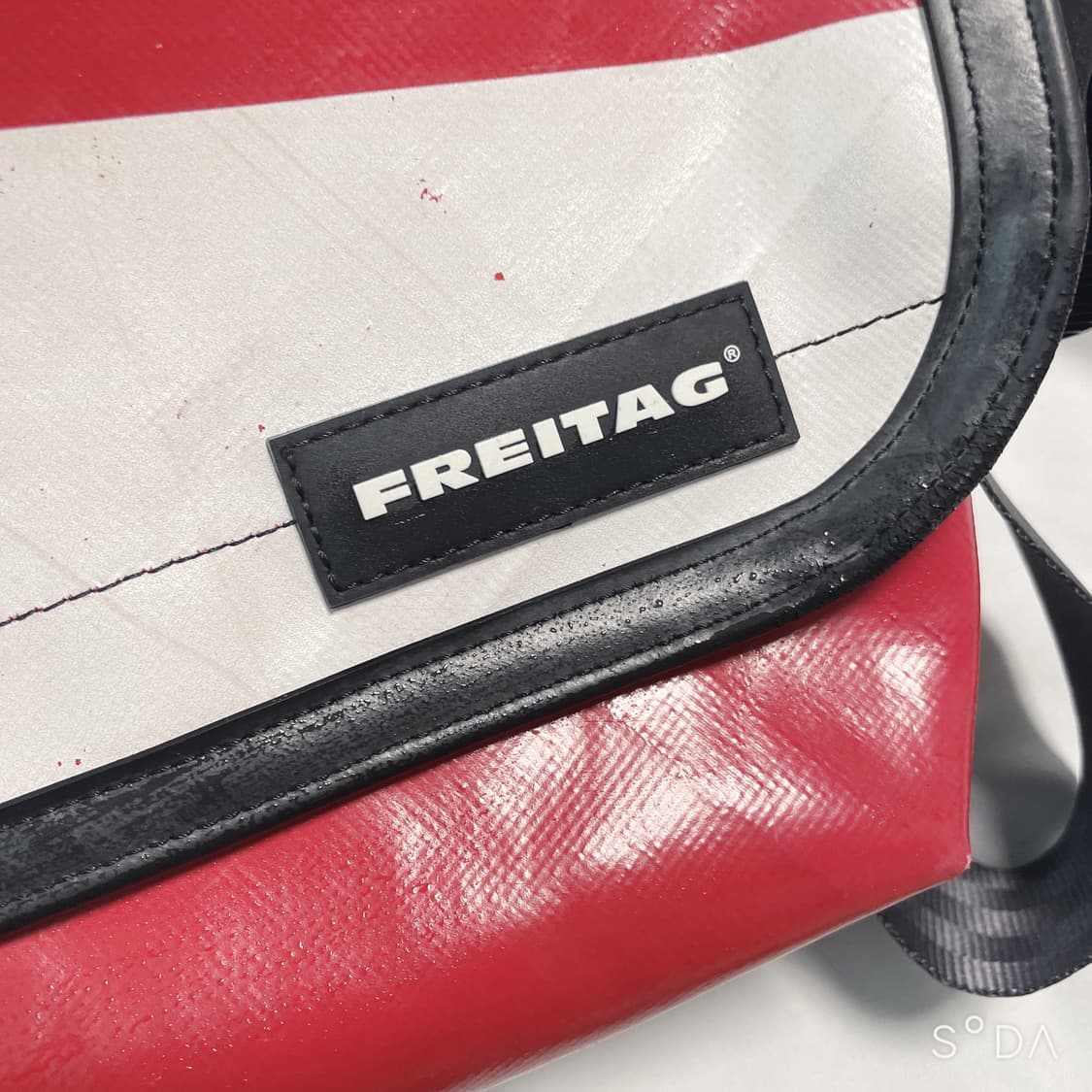 프라이탁 하파오 레드화이트 크로스백 상품이미지2