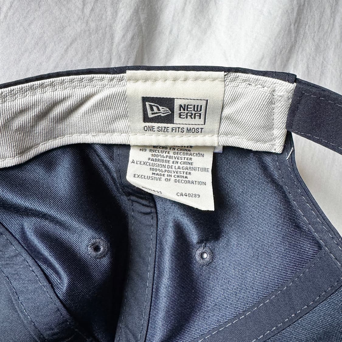 [OS] 에센셜 x 뉴에라 레트로 크라운 스트랩백 캡 - 네이비  상품이미지6