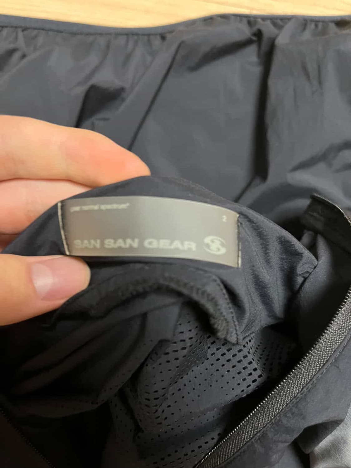 산산기어 러닝자켓 블랙 23/ss 2사이즈 판매 상품이미지4