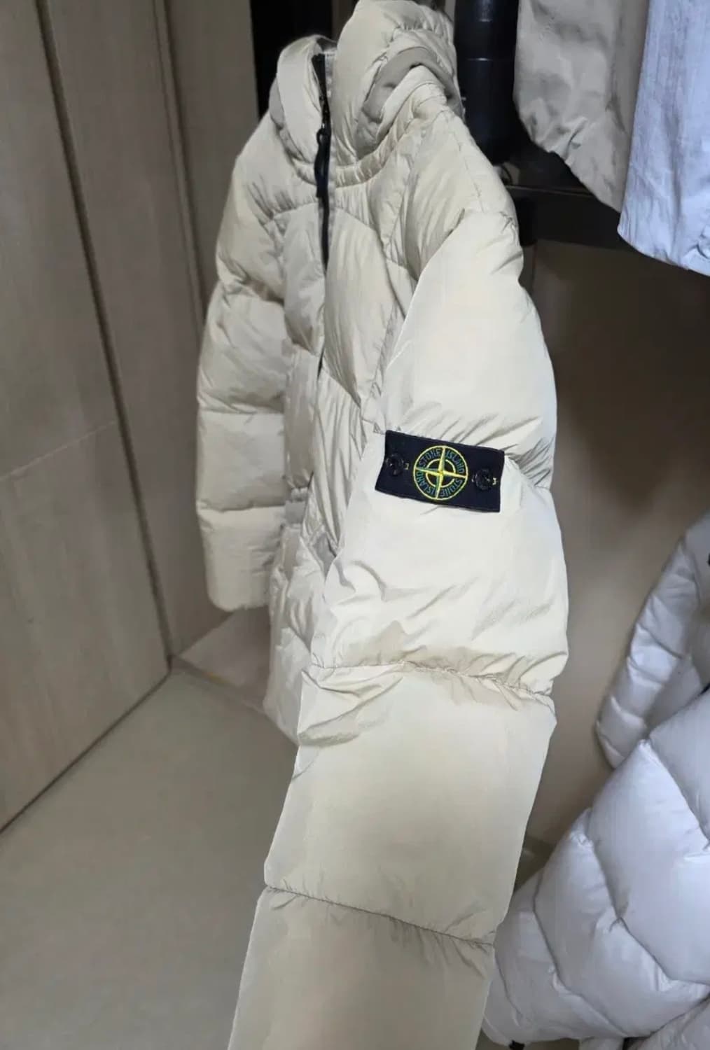 스톤아일랜드 베이지 후드 다운 재킷 상품이미지4