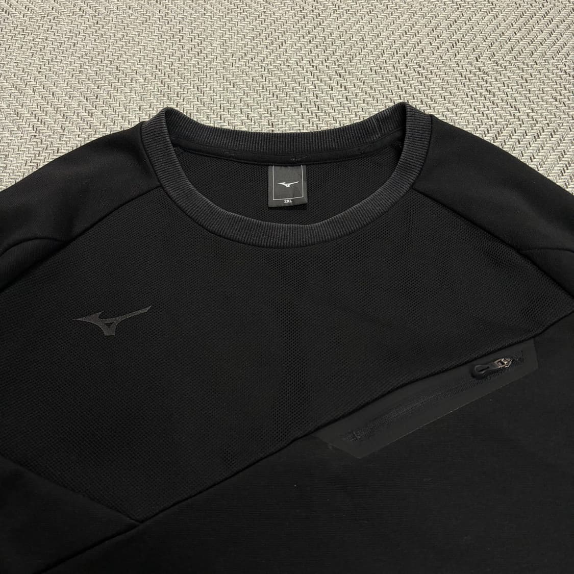 (110)미즈노 블랙 맨투맨 상품이미지3