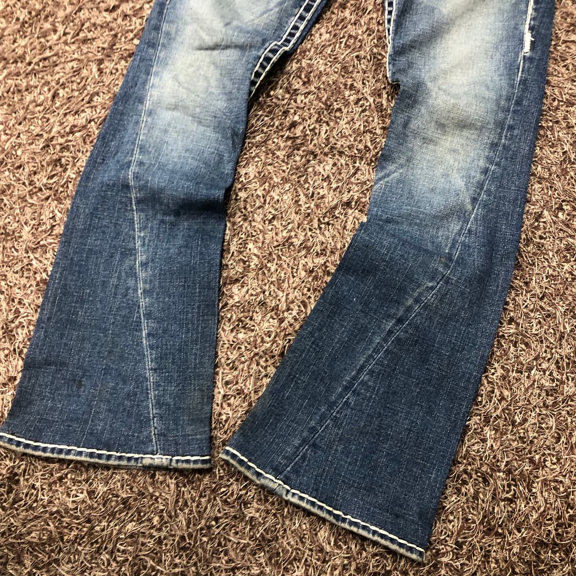 트루릴리전 조이 슈퍼티 스티치 부츠컷 데님 팬츠 상품이미지4