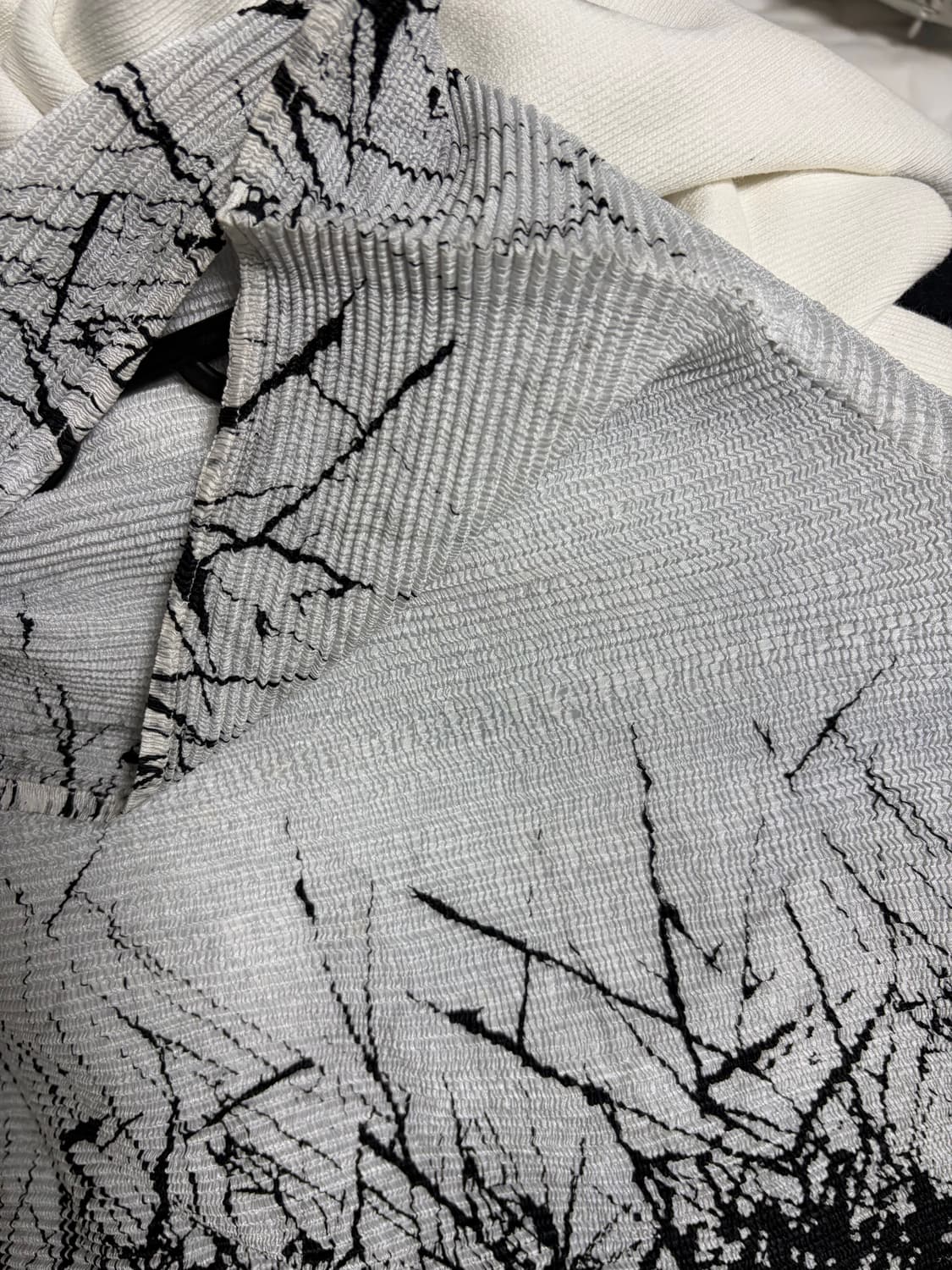 이세이미야케 무드 긴팔 티셔츠 상품이미지3