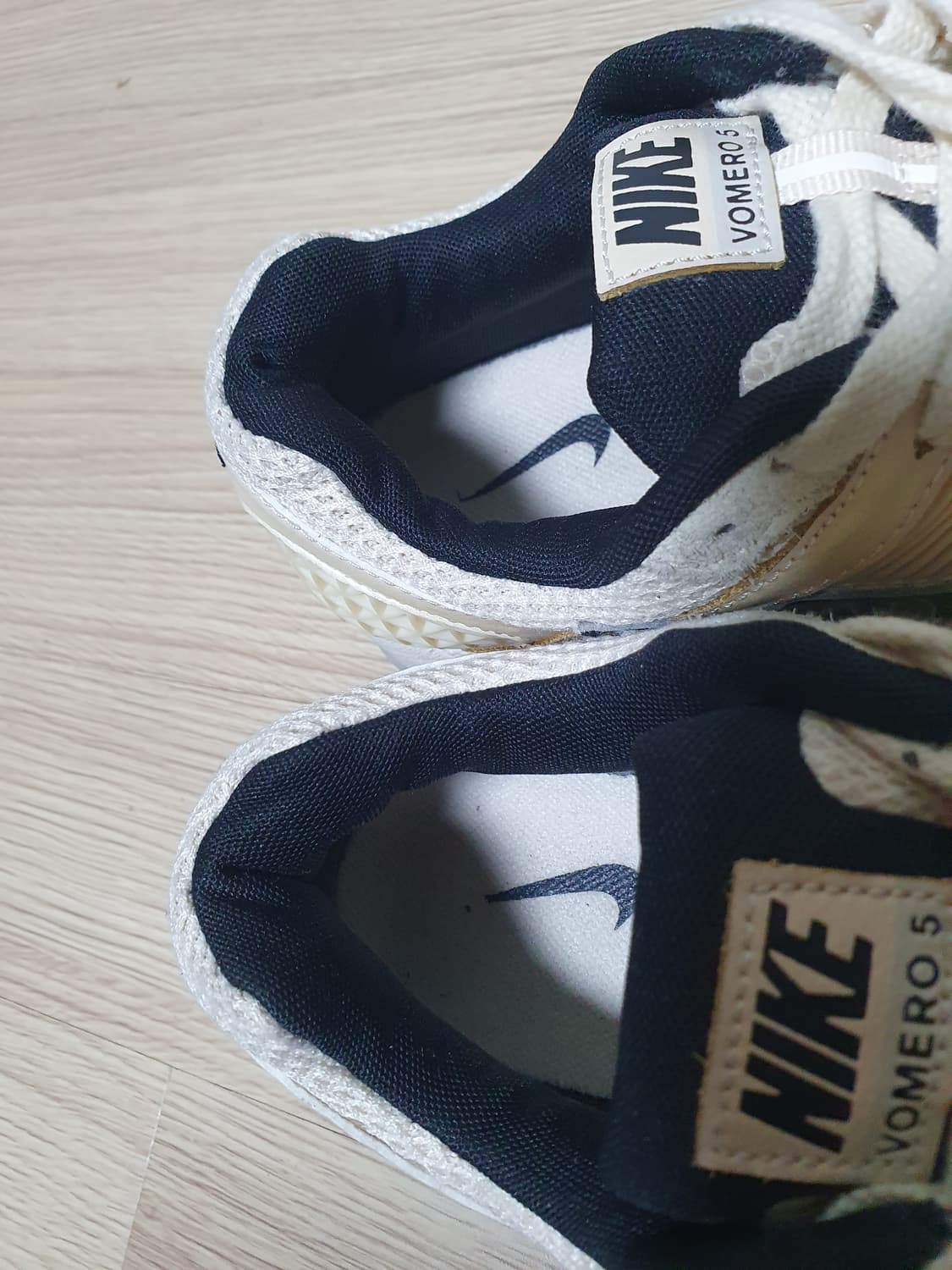 나이키 줌 보메로5 운동화 245 상품이미지8