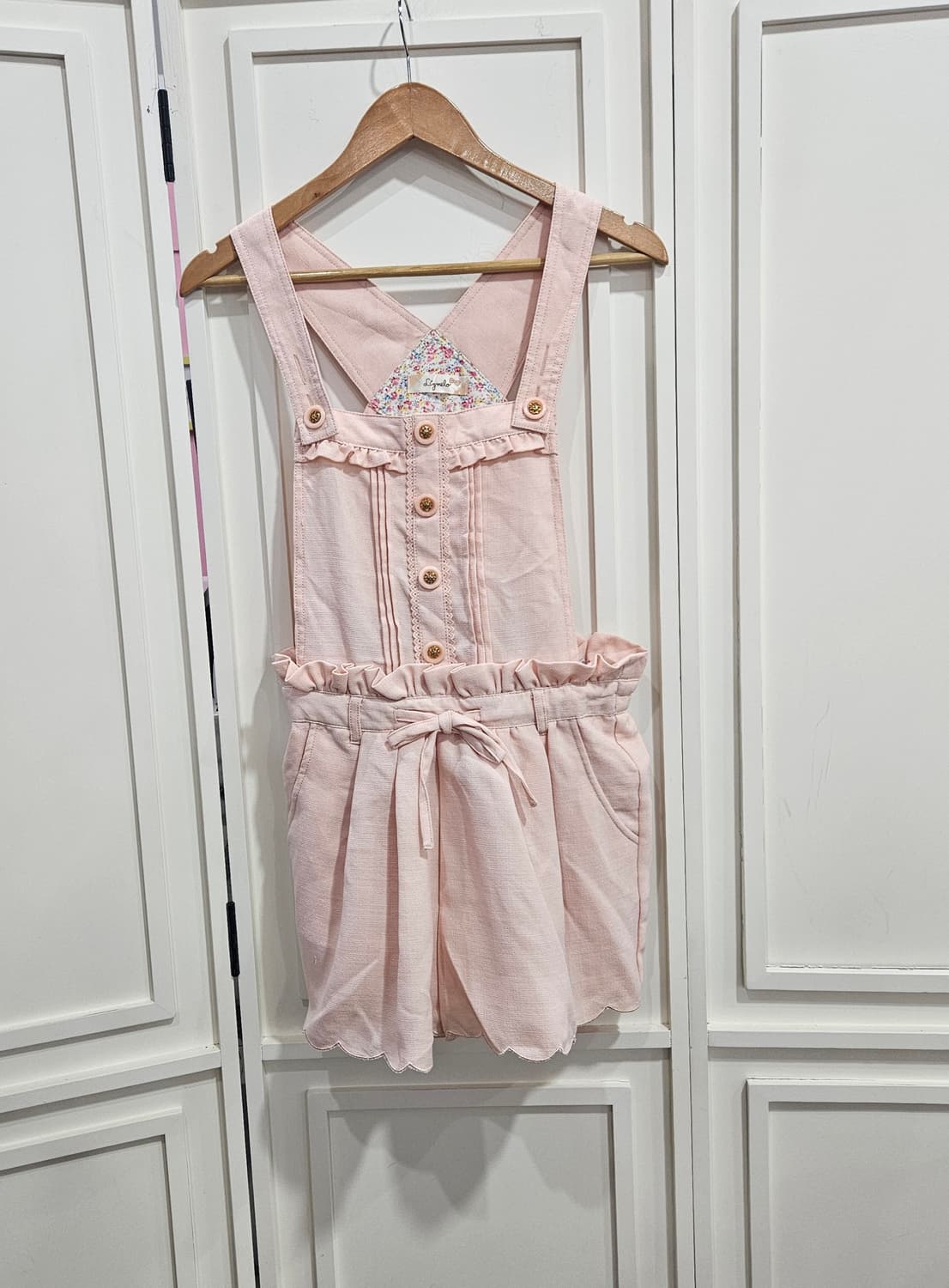 리즈멜로(Lizmelo) 딸기우유 프릴 멜빵팬츠 상품이미지1