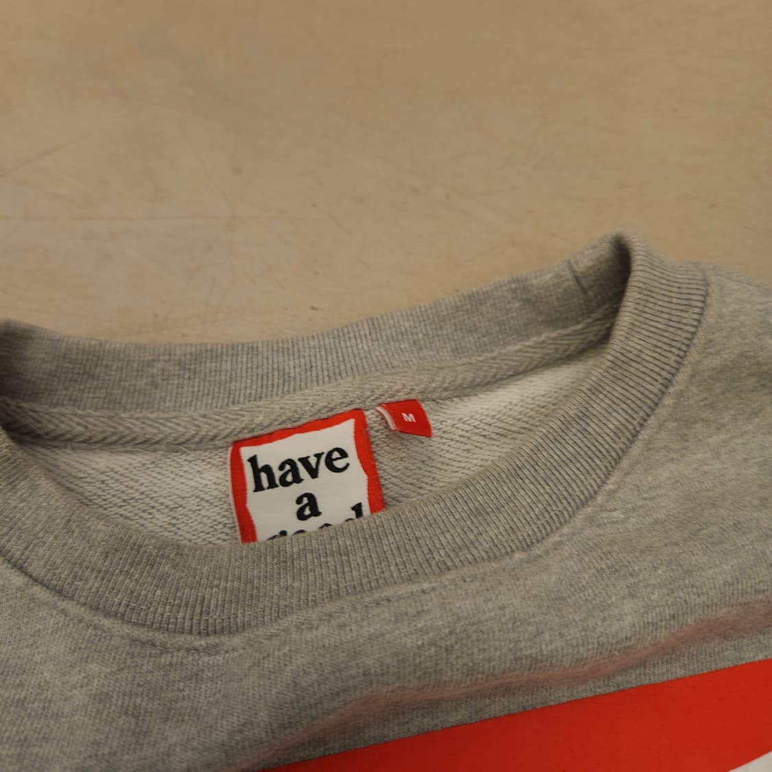 헤브어굿타임 빅로고 그레이 맨투맨 상품이미지1