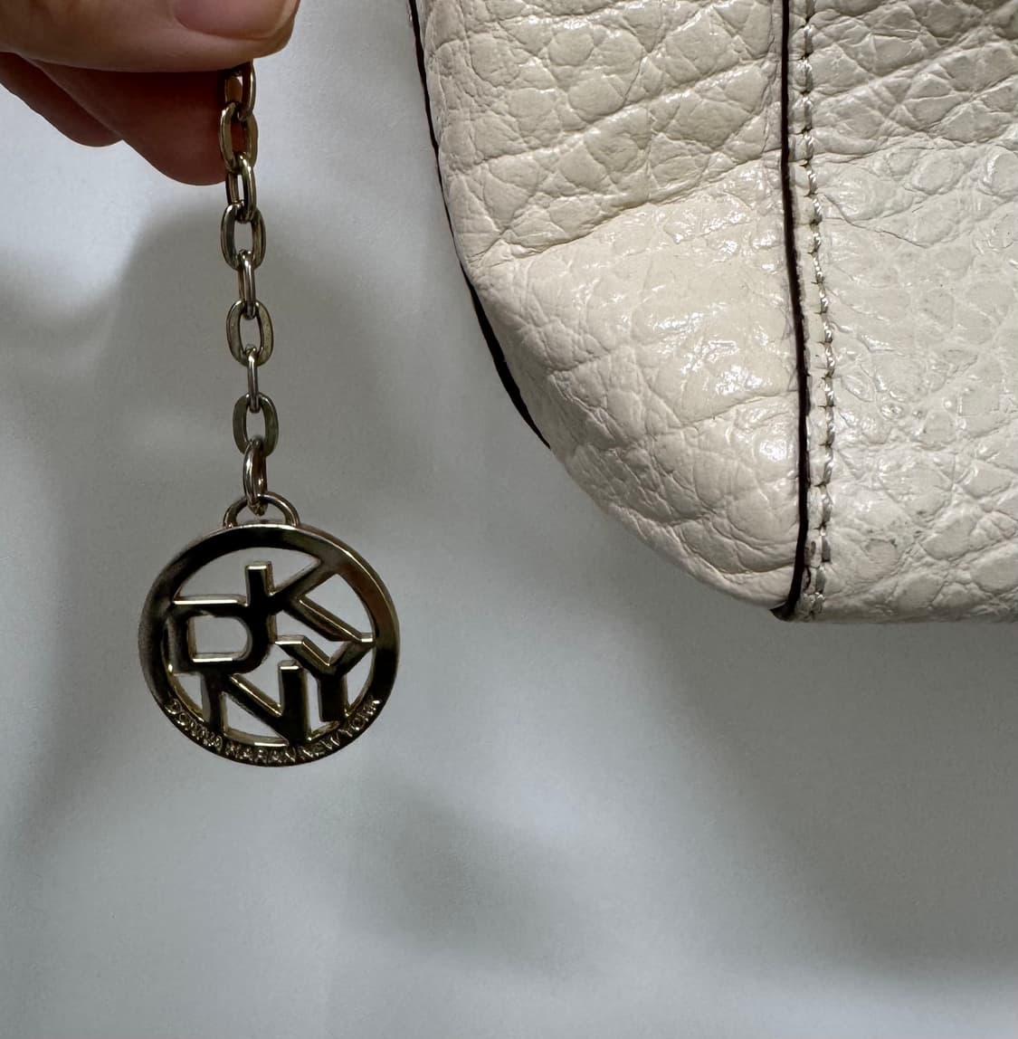 DKNY 가죽 토트 숄더백 상품이미지6