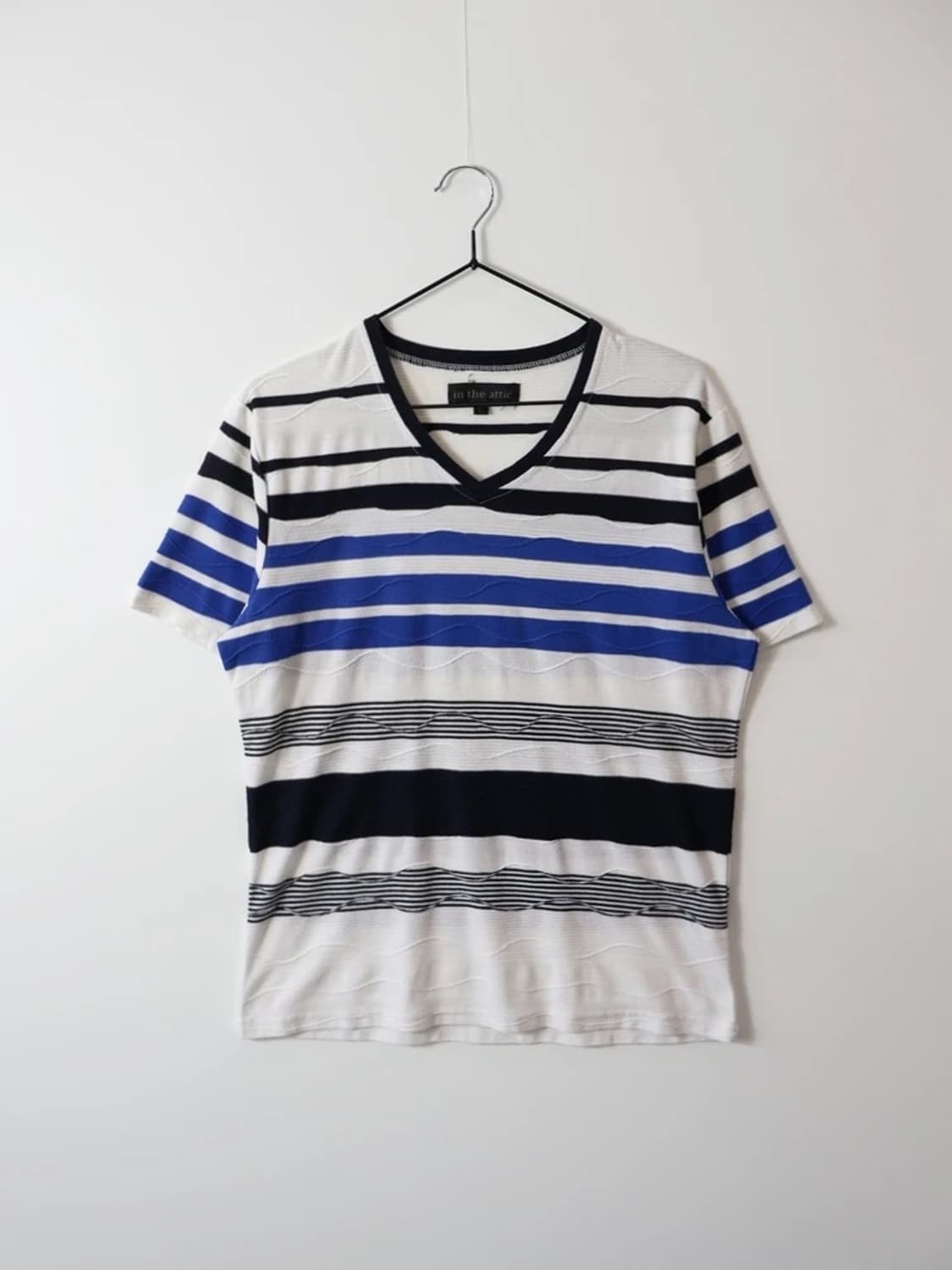 in the attic Blue Stripe V-Neck Tee 상품이미지2