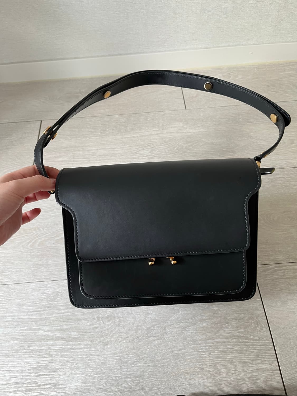 마르니 트렁크백 블랙 카프스킨 미디움 상품이미지6