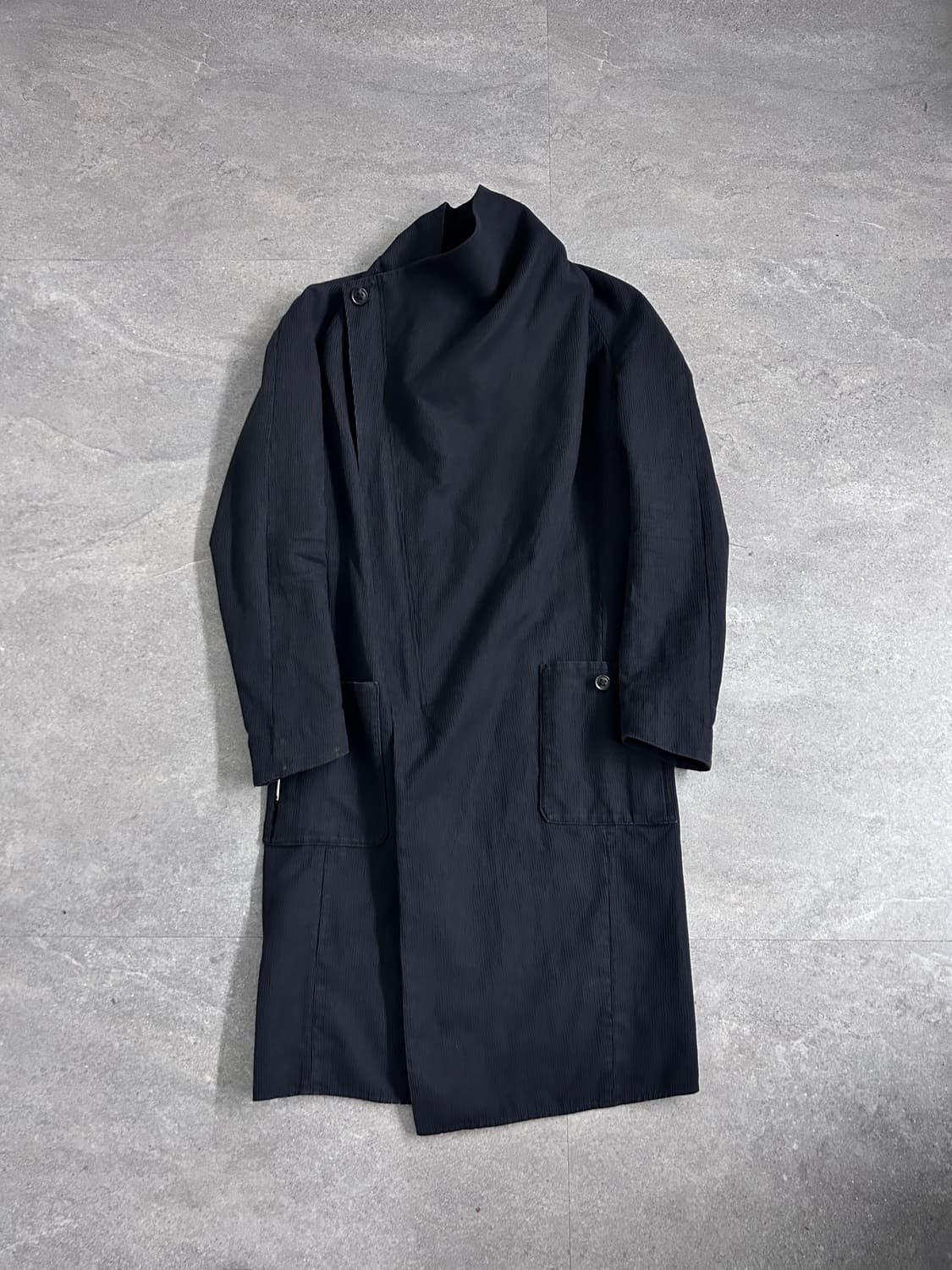 다미르도마 09fw 비대칭 하이넥 코트 상품이미지1