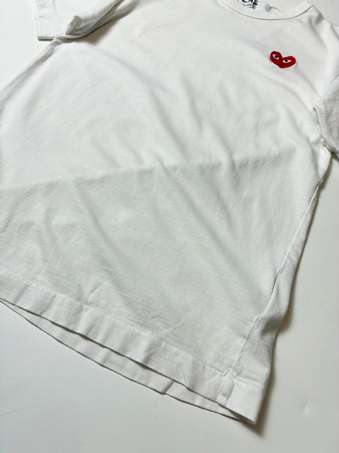 꼼데가르송 우먼스 하트 와펜 반팔 티셔츠 PN8562 상품이미지4