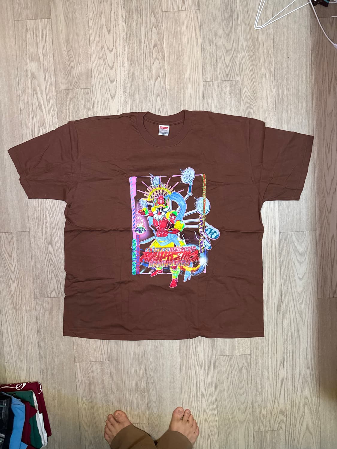 슈프림 24SS 일렉트로마그네틱 티셔츠 브라운 상품이미지1