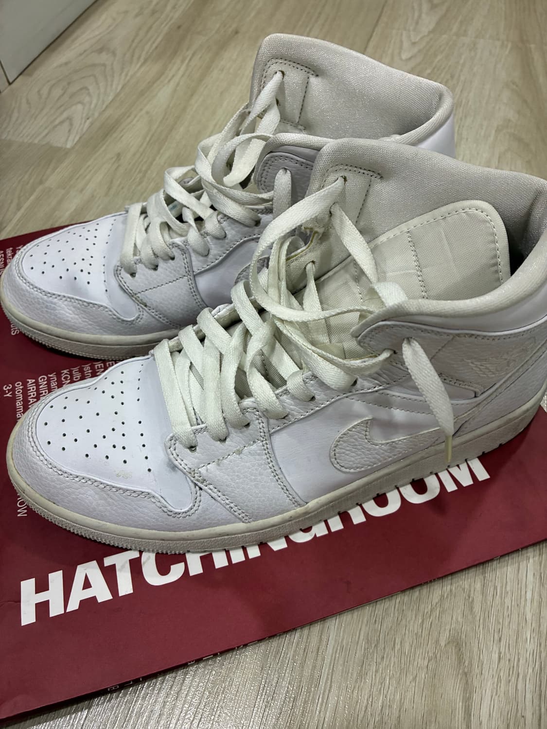 나이키 조던 1 미드 트리플 화이트 270 상품이미지2