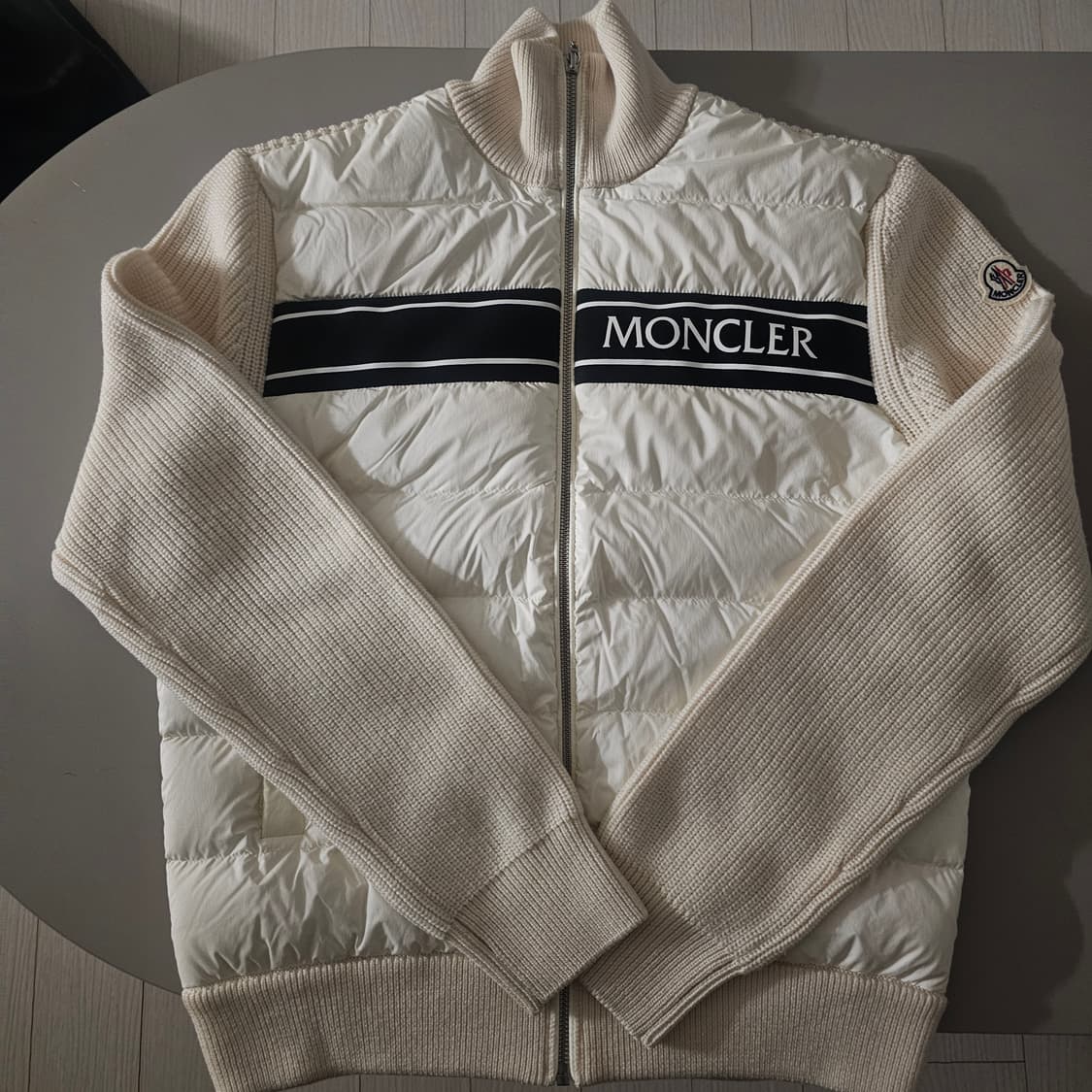 몽클레어 화이트 니트패딩 팝니다 상품이미지3