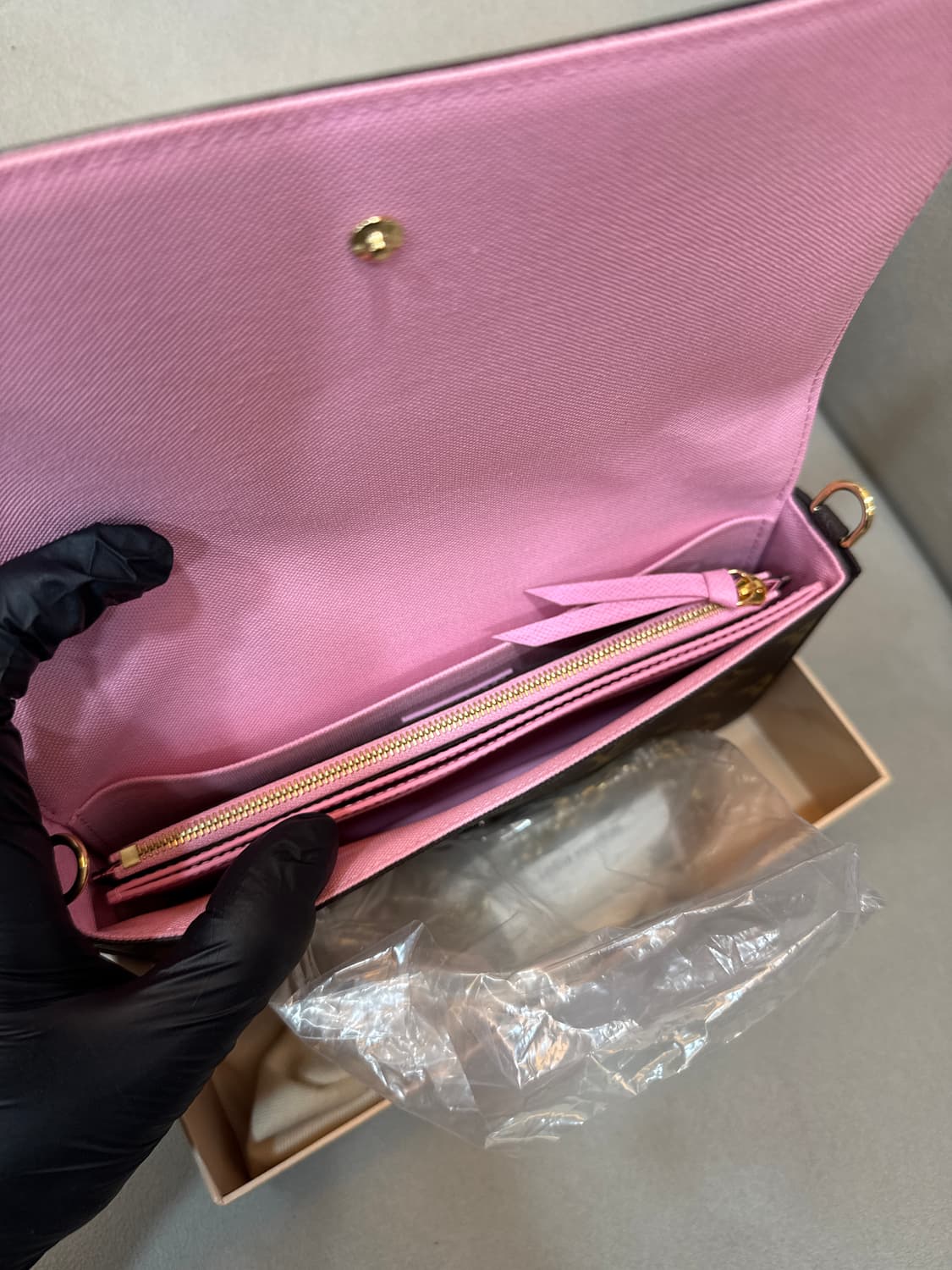 새상품 루이비통 비비엔 모노그램 펠리시 포쉐트 크로스백  상품이미지2