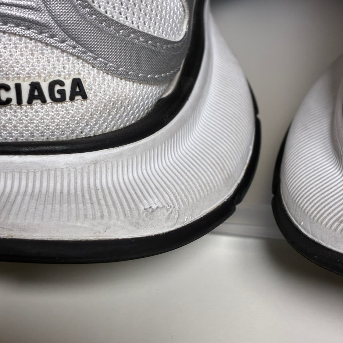 발렌시아가 서킷 스니커 화이트 실버 41사이즈 상품이미지8
